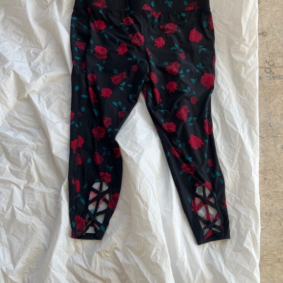 WOMENS LADIES PLUS SIZE 22/24 LIVI LANE BRYANT PANTS LEGGINGS BLACK FLORAL NWOT - Picture 2 of 8